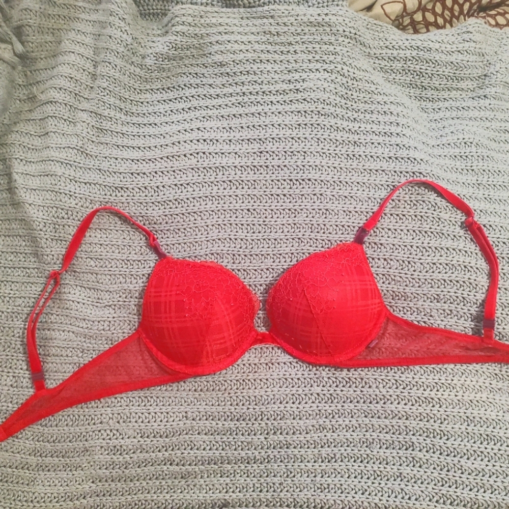Victoria's Secret red push up t-shirt bra